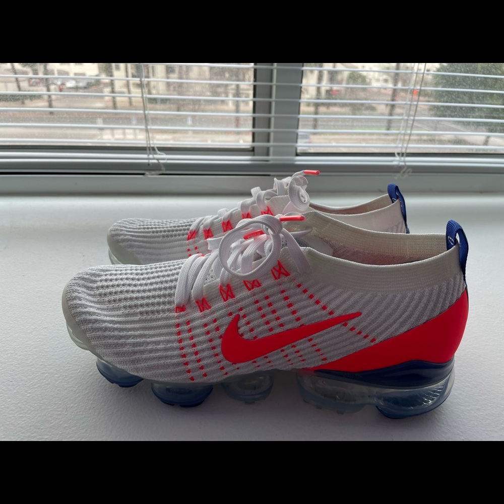 Blue & crimson Vapor Max
